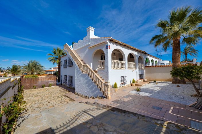 Image No.37-3 Bed Villa for sale