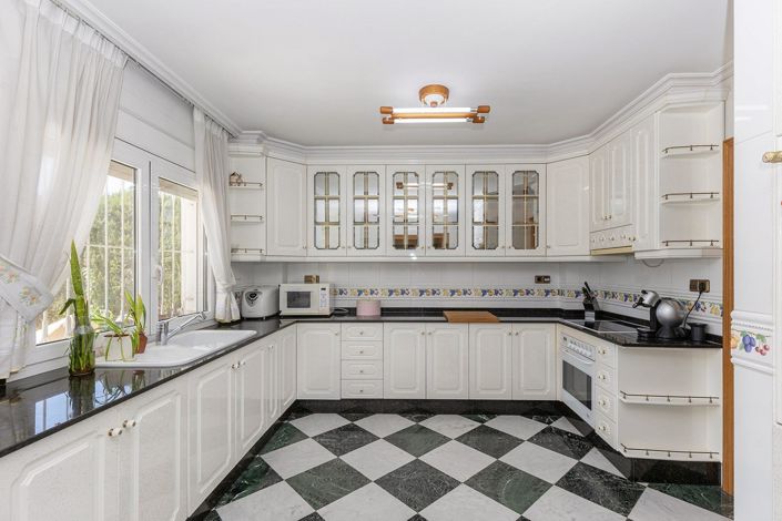 Image No.12-5 Bed Villa for sale