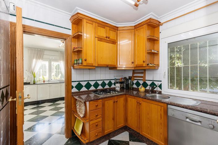 Image No.17-5 Bed Villa for sale