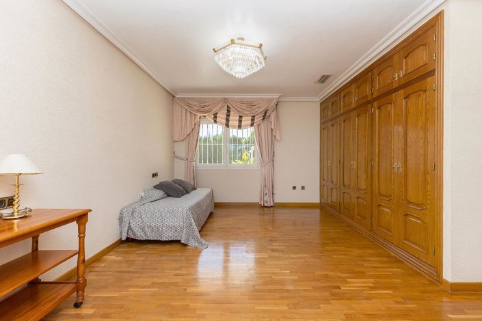 Image No.21-5 Bed Villa for sale