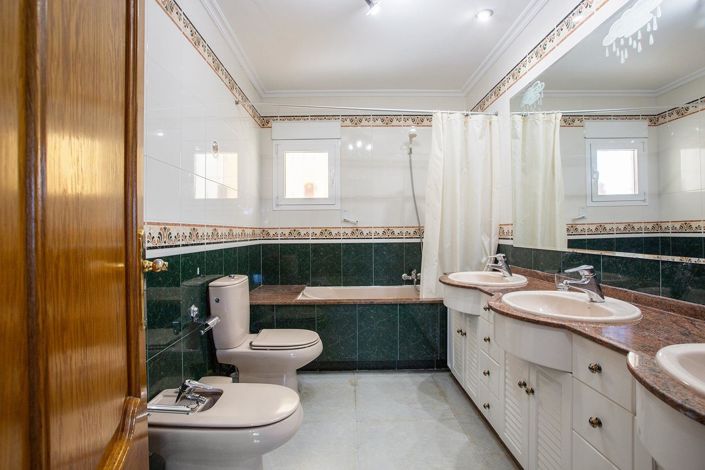 Image No.35-5 Bed Villa for sale
