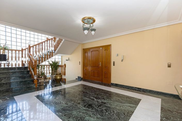 Image No.6-5 Bed Villa for sale