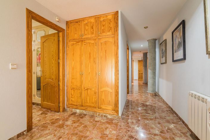 Image No.36-5 Bed Villa for sale