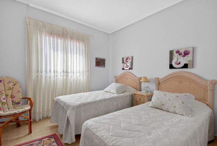Image No.15-2 Bed Townhouse for sale