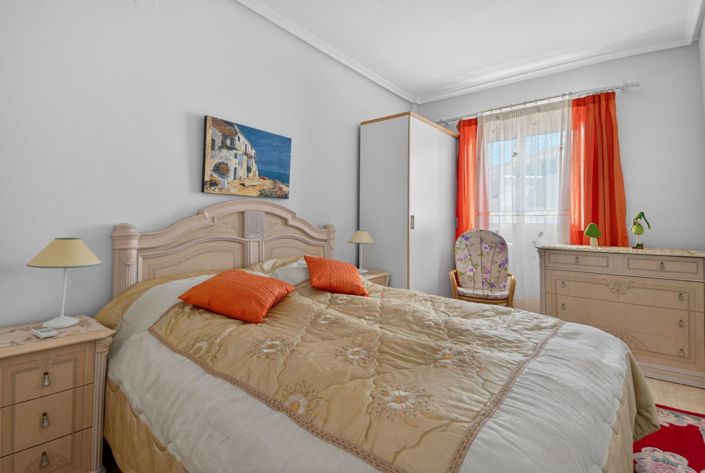 Image No.17-2 Bed Townhouse for sale