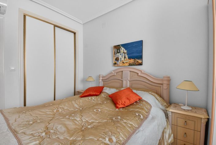 Image No.18-2 Bed Townhouse for sale