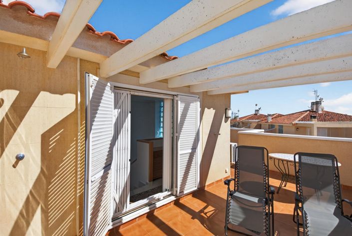 Image No.24-2 Bed Townhouse for sale