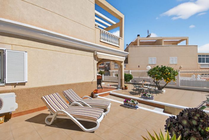 Image No.26-2 Bed Townhouse for sale