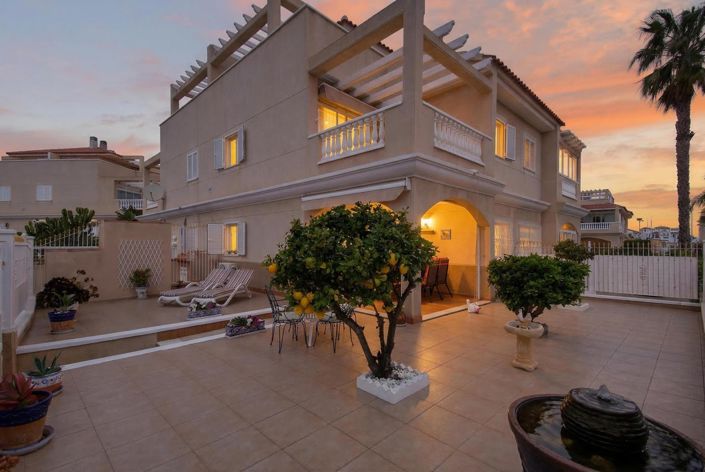 Image No.6-2 Bed Townhouse for sale