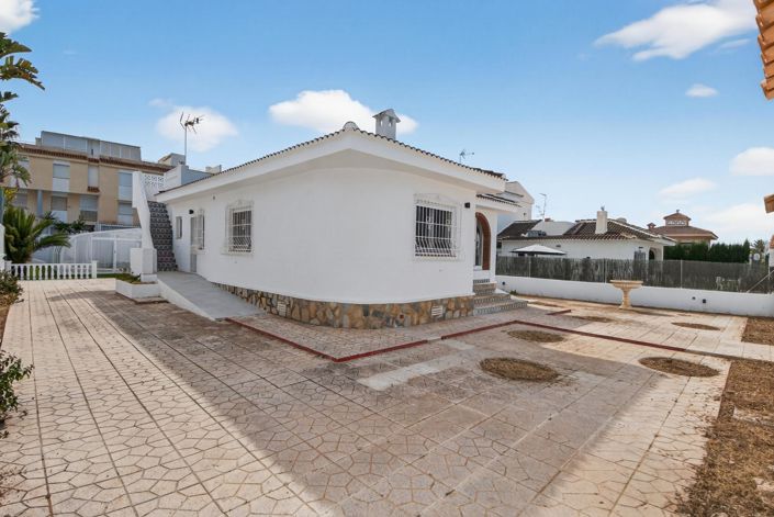 Image No.24-3 Bed Villa for sale