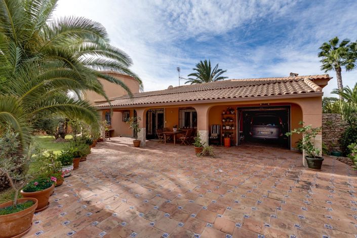 Image No.3-4 Bed Villa for sale