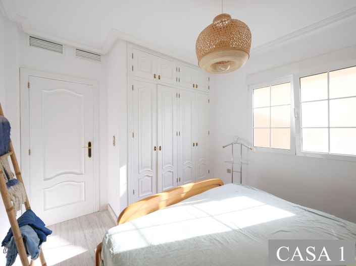 Image No.11-7 Bed Villa for sale