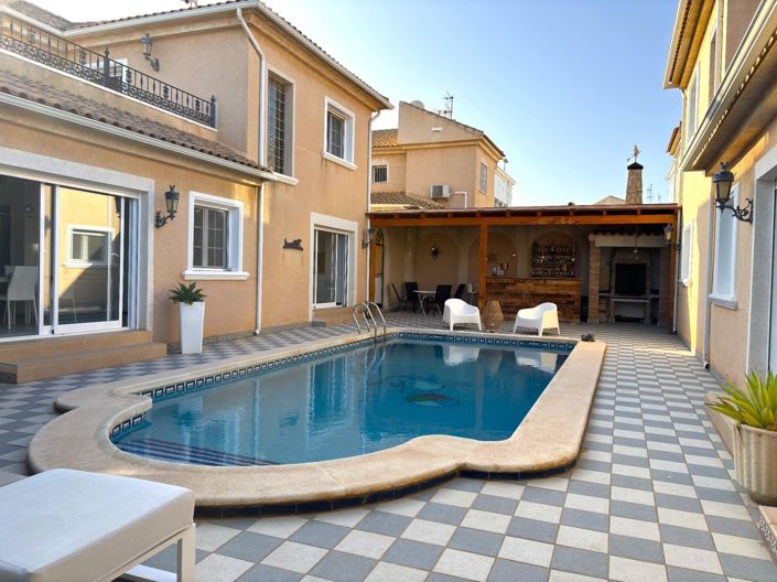 Image No.2-7 Bed Villa for sale
