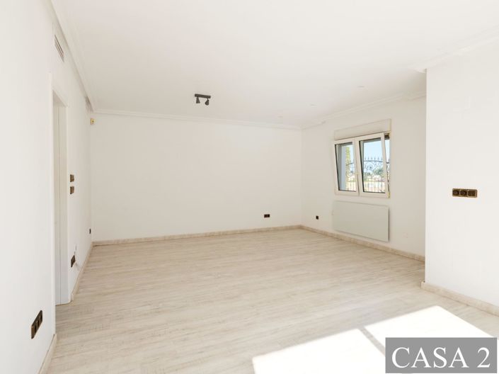 Image No.31-7 Bed Villa for sale