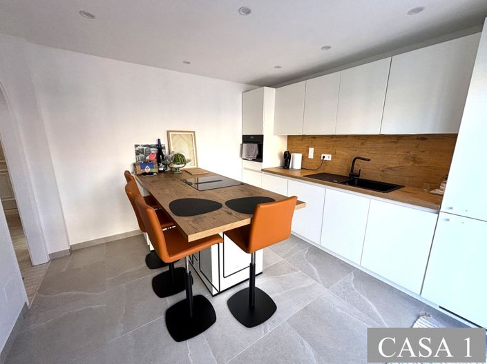Image No.8-7 Bed Villa for sale