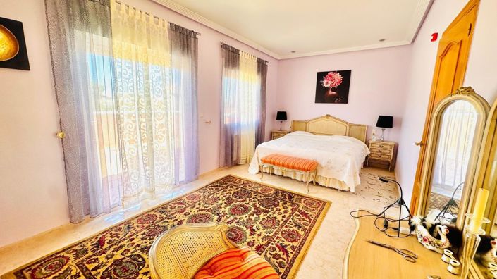 Image No.12-3 Bed Villa for sale