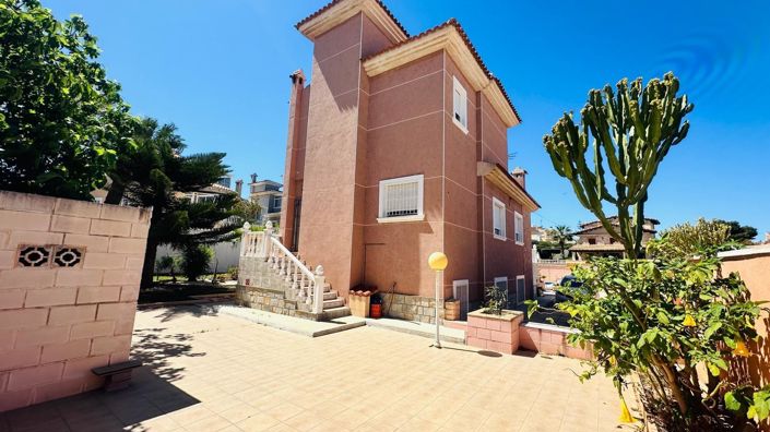 Image No.2-3 Bed Villa for sale