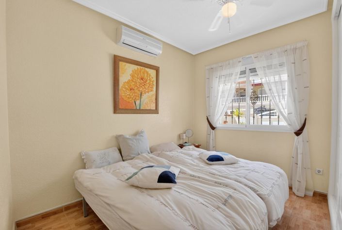 Image No.12-3 Bed Townhouse for sale