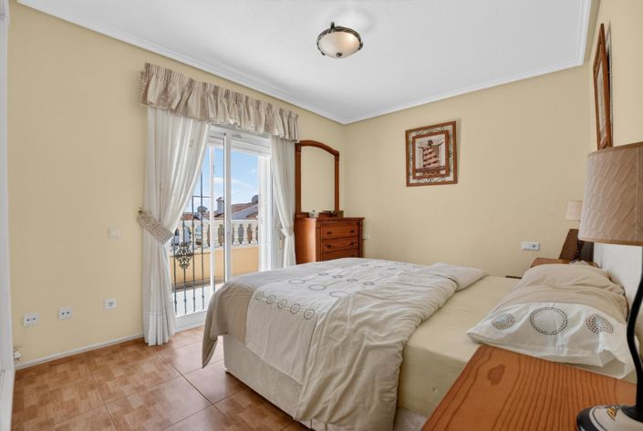 Image No.14-3 Bed Townhouse for sale