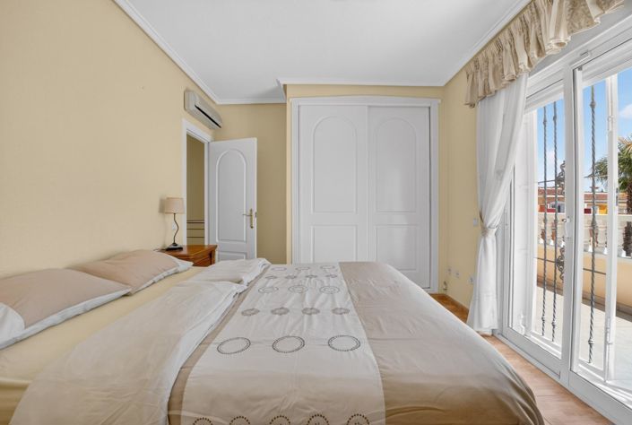 Image No.16-3 Bed Townhouse for sale