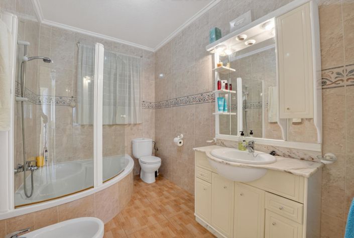 Image No.20-3 Bed Townhouse for sale