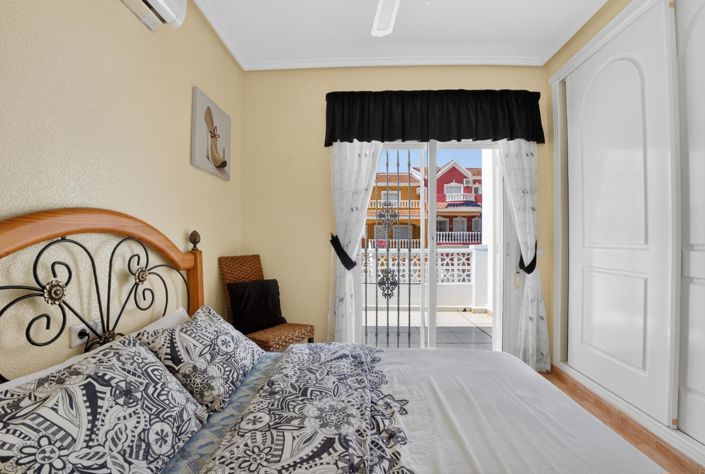 Image No.22-3 Bed Townhouse for sale