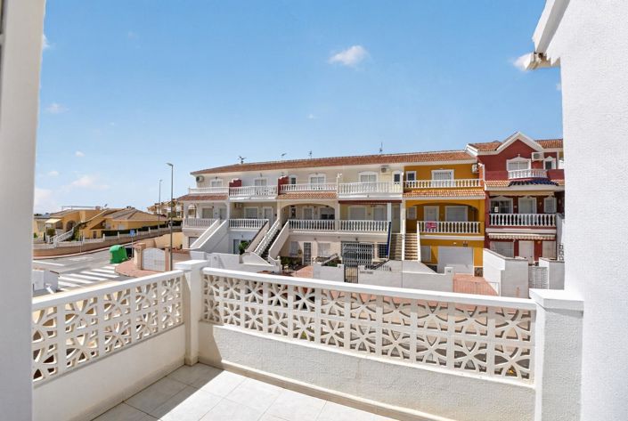 Image No.23-3 Bed Townhouse for sale
