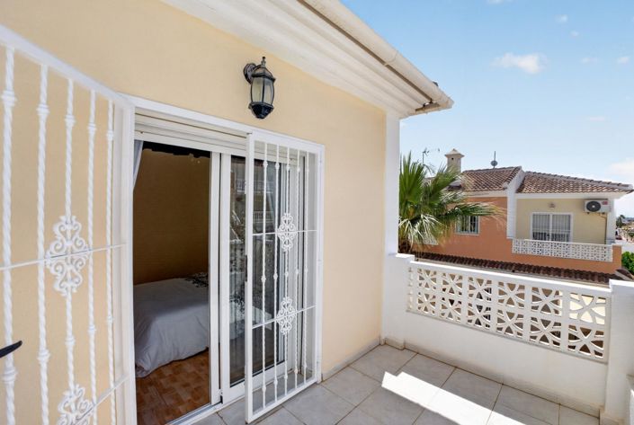 Image No.24-3 Bed Townhouse for sale