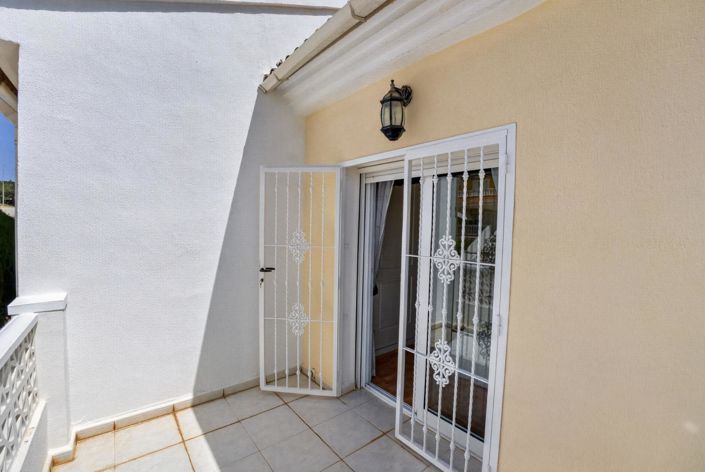 Image No.25-3 Bed Townhouse for sale