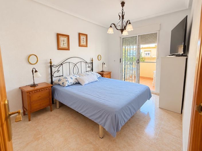 Image No.10-3 Bed Townhouse for sale