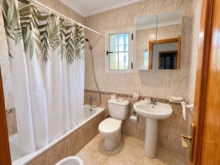 Image No.12-3 Bed Townhouse for sale
