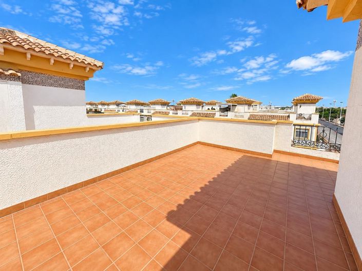 Image No.15-3 Bed Townhouse for sale