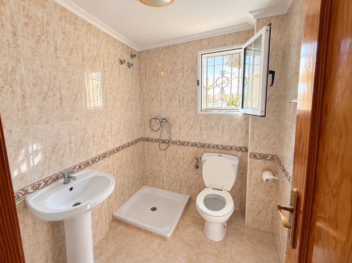 Image No.9-3 Bed Townhouse for sale