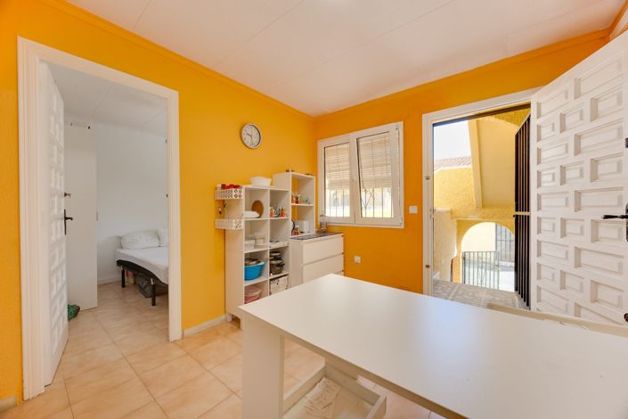 Image No.10-2 Bed Townhouse for sale