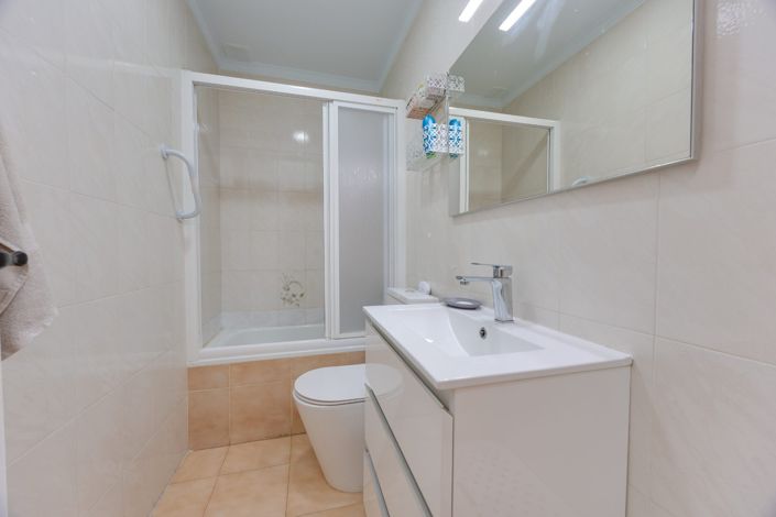 Image No.13-2 Bed Townhouse for sale