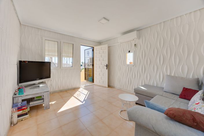 Image No.18-2 Bed Townhouse for sale