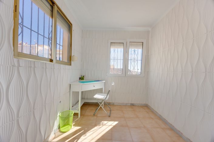 Image No.19-2 Bed Townhouse for sale