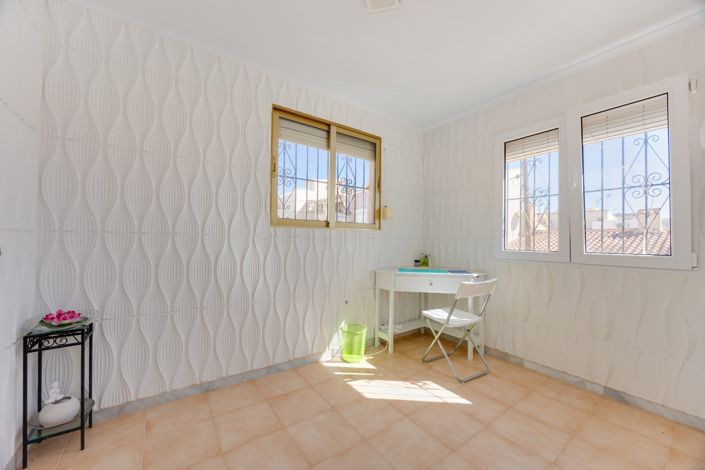 Image No.23-2 Bed Townhouse for sale