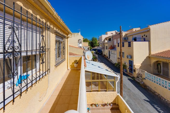 Image No.25-2 Bed Townhouse for sale