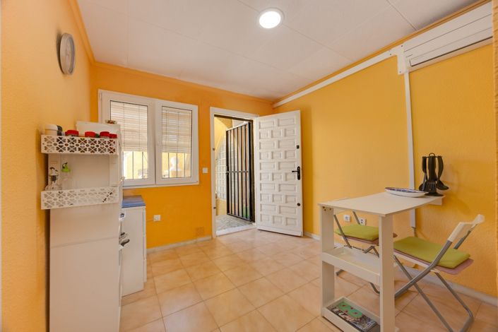 Image No.8-2 Bed Townhouse for sale