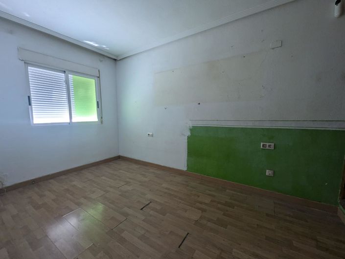 Image No.12-2 Bed Bungalow for sale