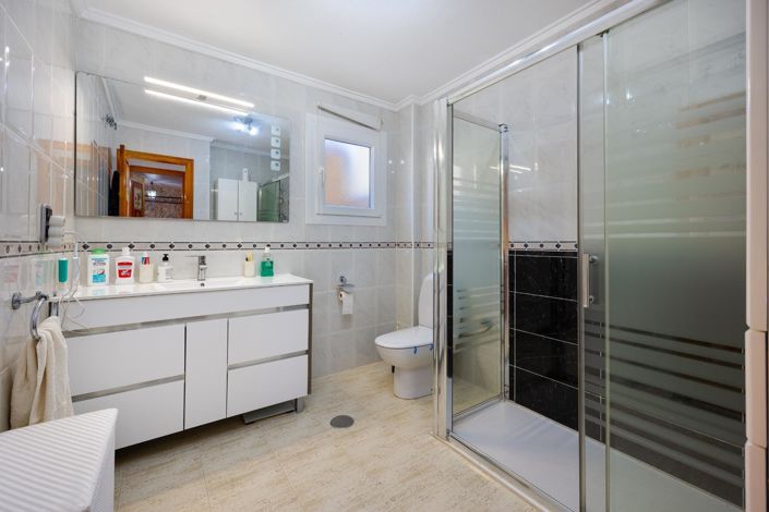 Image No.25-4 Bed Villa for sale