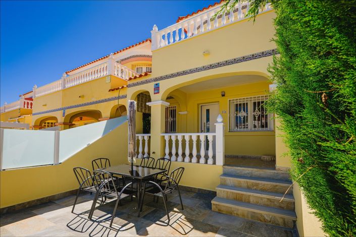 Image No.12-3 Bed Property for sale