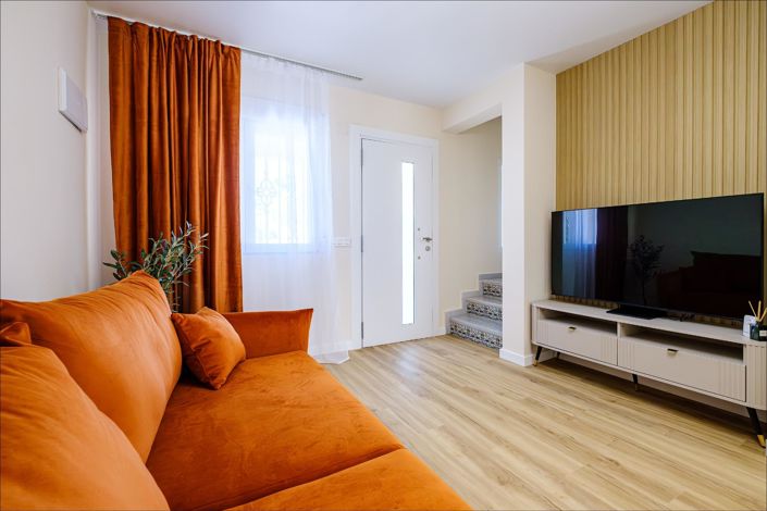 Image No.17-3 Bed Property for sale