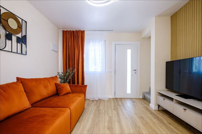 Image No.18-3 Bed Property for sale