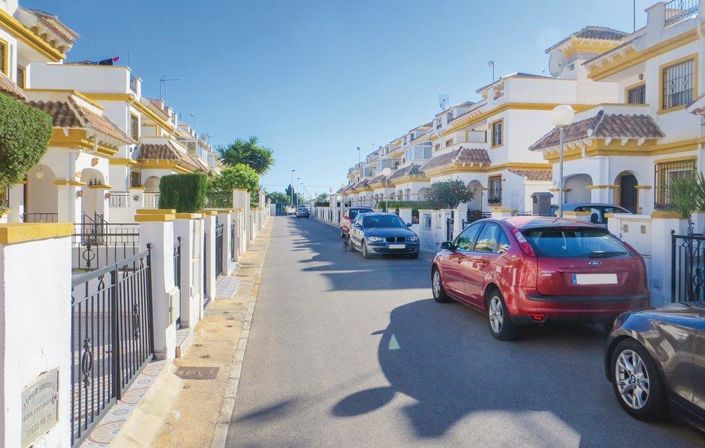 Image No.18-3 Bed Townhouse for sale