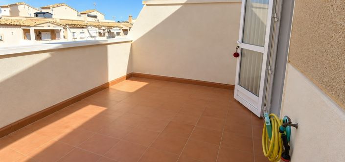 Image No.11-2 Bed Townhouse for sale