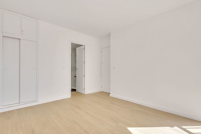 Image No.20-3 Bed Apartment for sale