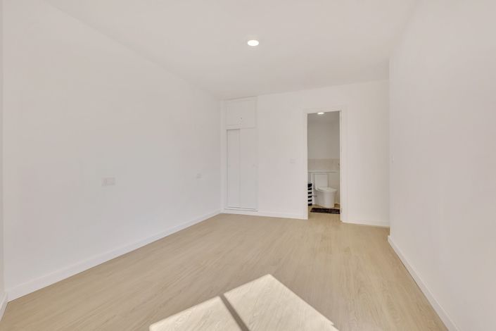 Image No.21-3 Bed Apartment for sale