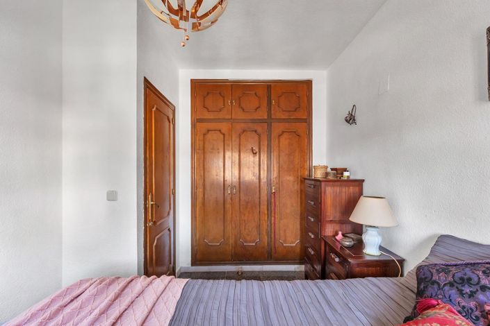 Image No.27-2 Bed Townhouse for sale
